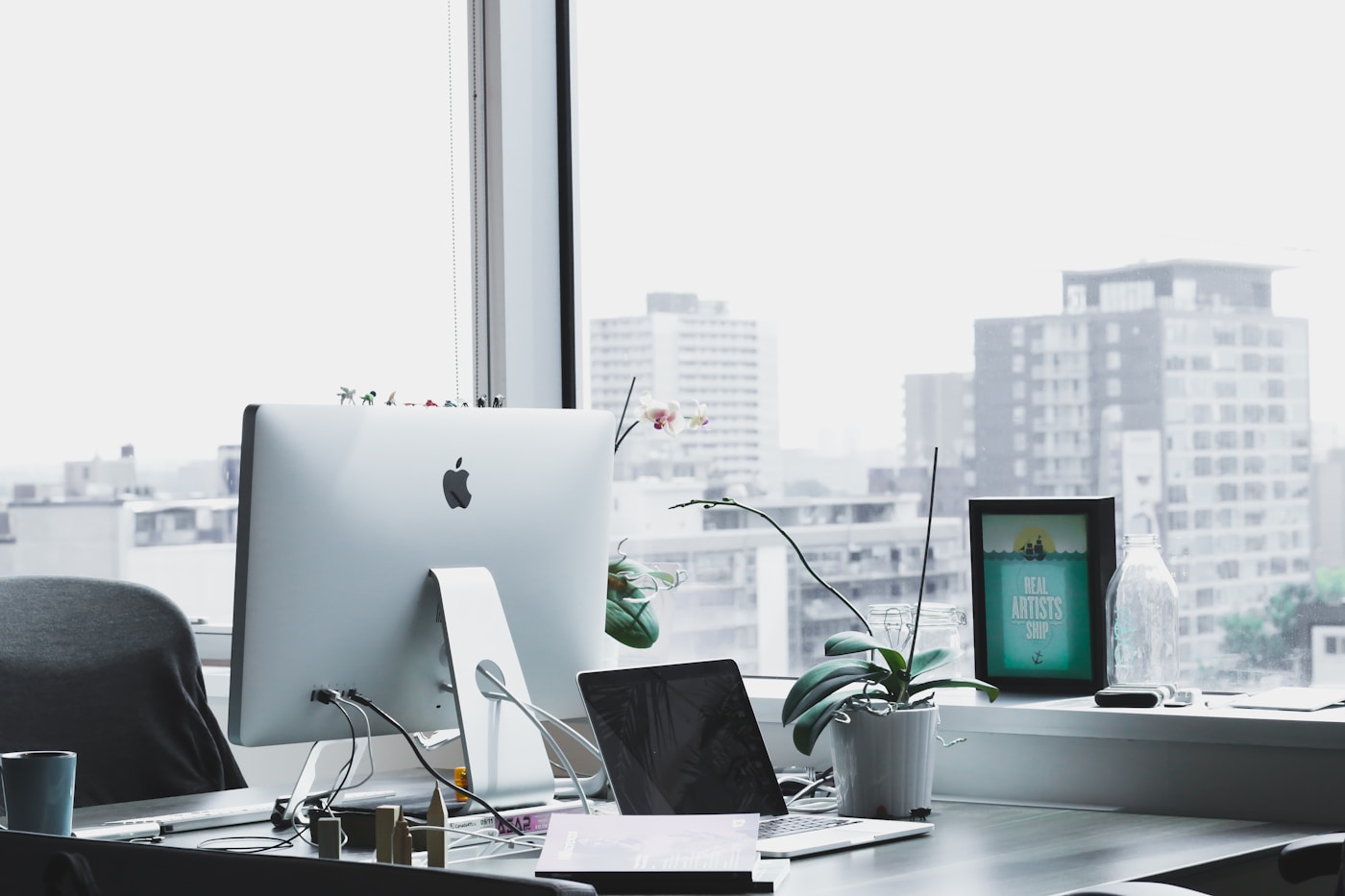 Consultoría para empresas de tecnología en oficina moderna